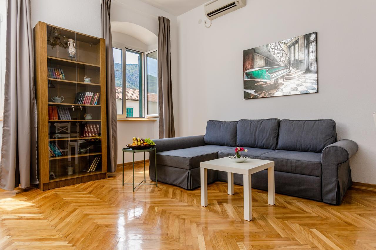 Old Town Clock Tower Apartment コトル エクステリア 写真